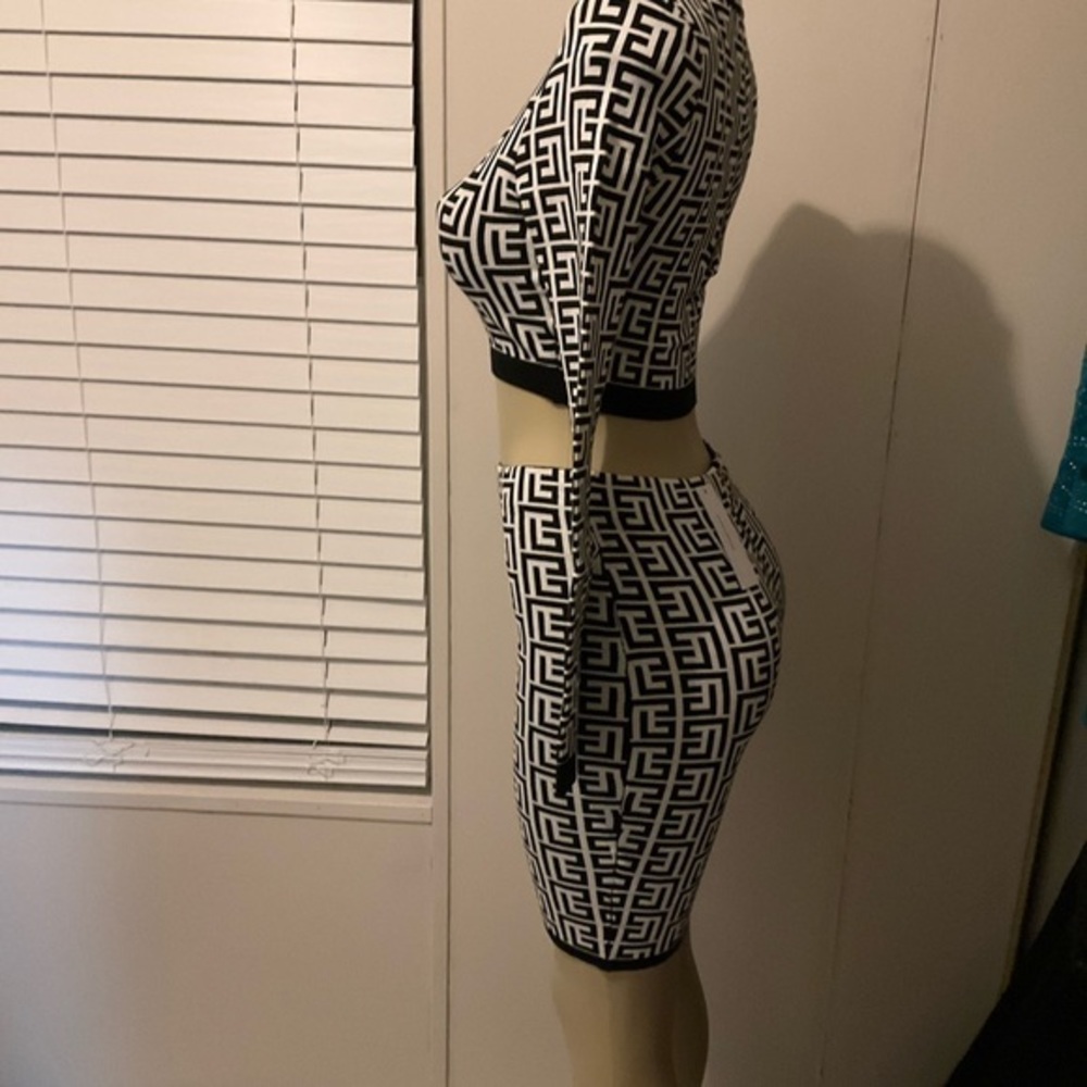 Crop Top Set - Picture 7 of 10